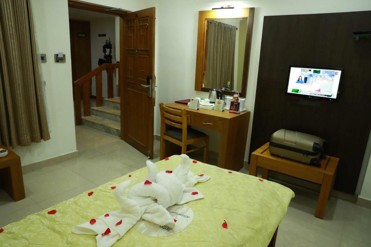 Hotel Rohini International Kallār Eksteriør billede