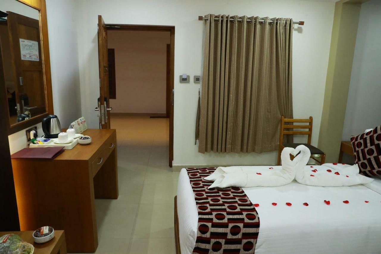 Hotel Rohini International Kallār Eksteriør billede